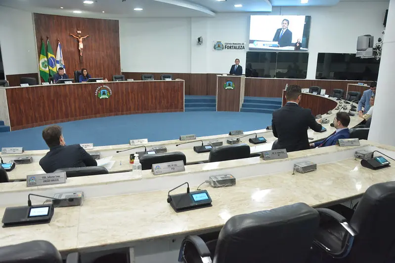 Imagem da notícia:  Projeto pretende mudar tramitação de matérias e proibir exibição de vídeos na Câmara de Fortaleza