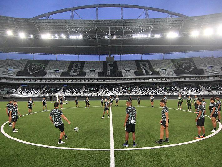 Em nota, Botafogo critica CBF e afirma querer jogar na terça contra o  Fortaleza - Jogada - Diário do Nordeste
