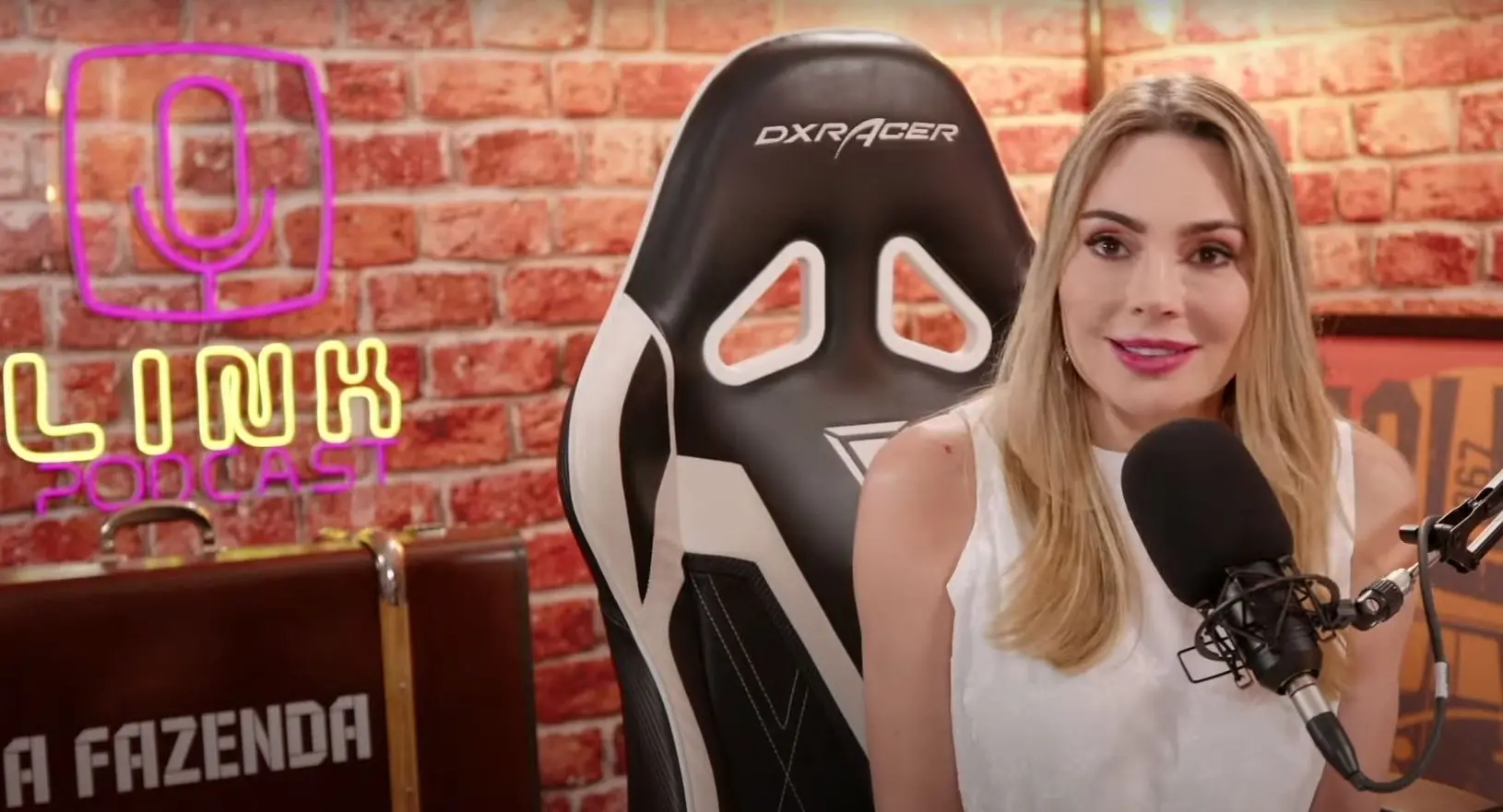 rachel sheherazade durante entrevista a podcast