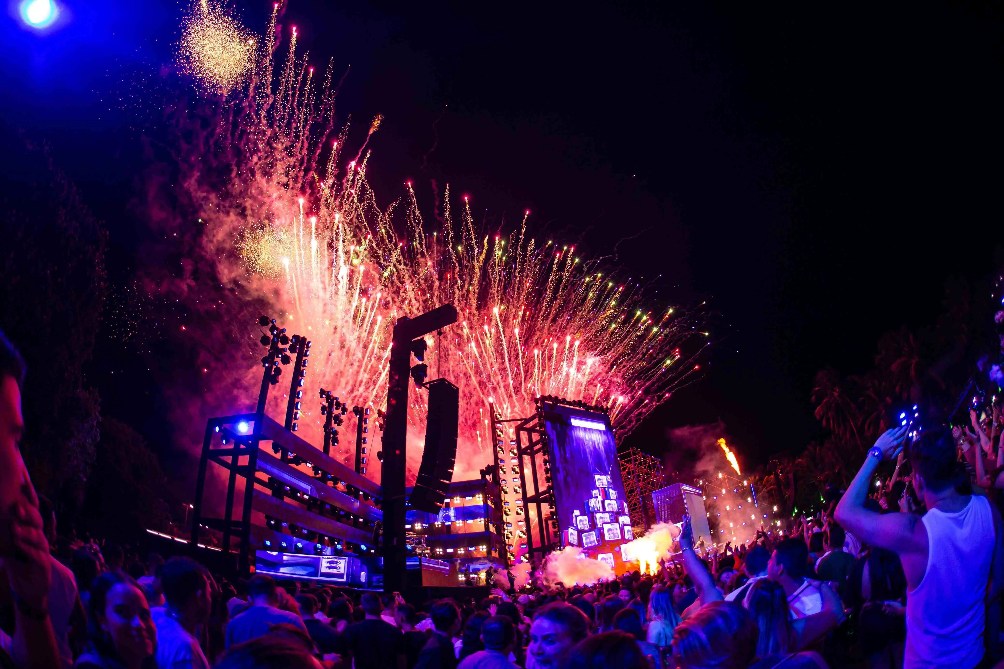 DVd contou com show pirotécnico