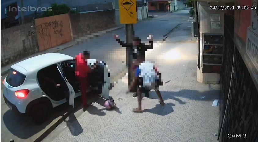 Print de vídeo de assalto no bairro Antônio Bezerra