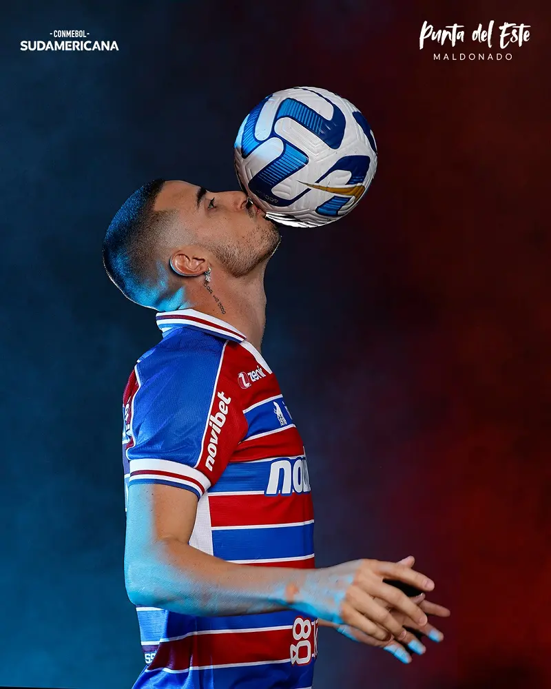 Imagem mostra jogador de futebol