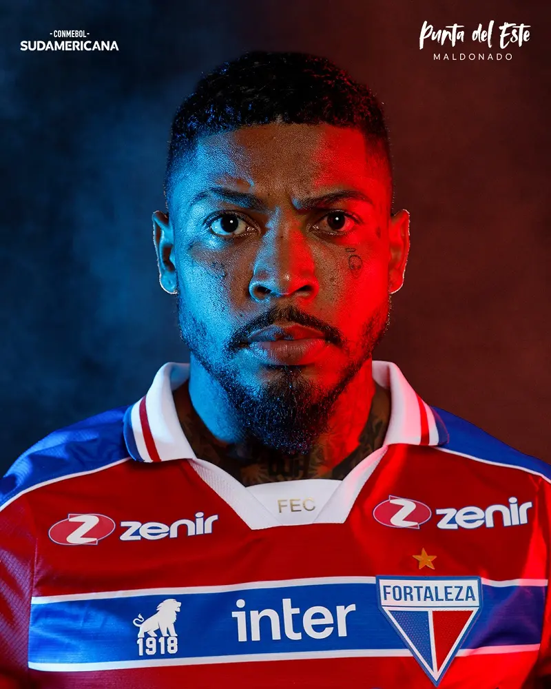 Imagem mostra jogador de futebol