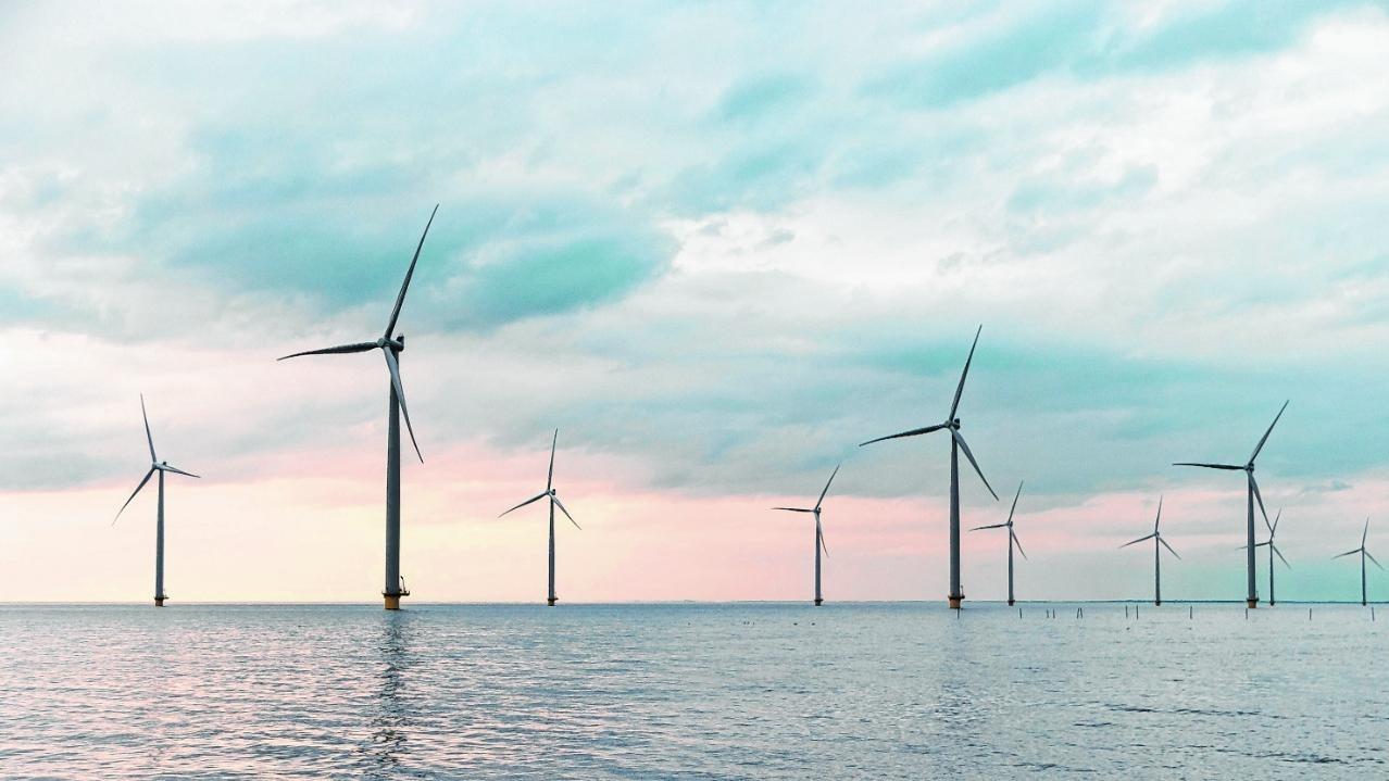 Foto que contém eólicas offshore