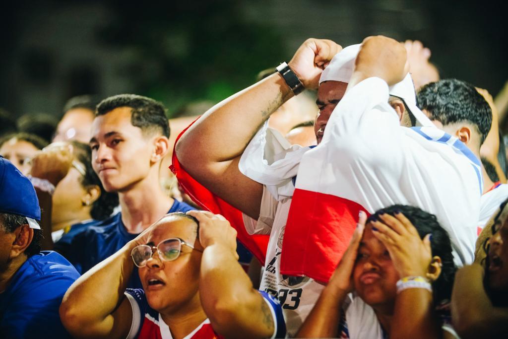 Fortaleza é abraçado pela torcida no jogo da Copa Sul-Americana