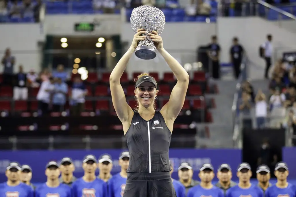 Imagem da notícia: Bia Haddad faz história e conquista títulos no simples e nas duplas do WTA Elite Trophy na China