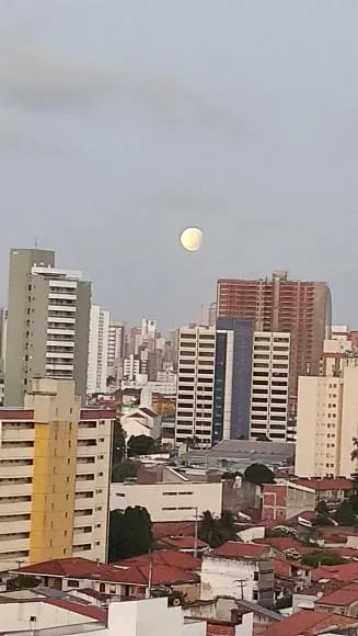 Lua apareceu com uma beleza especial neste sábado