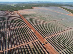 Parque solar em Abaiara abrange mais de 300 mil painéis solares