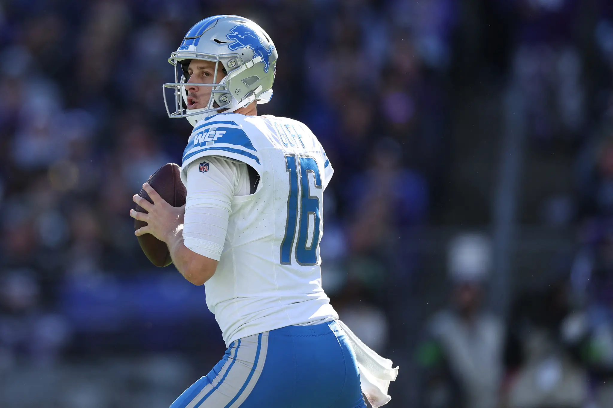 Foto de Jared Goff, quarterback do Detroit Lions, durante jogo da NFL