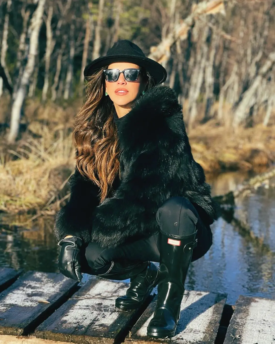 Mariana Rios de óculos escuros