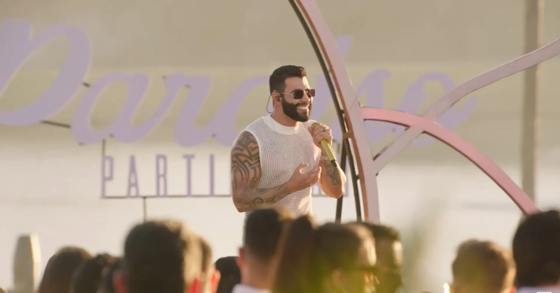 Gusttavo Lima em gravaçaõ do projeto 'Paraíso Particular'