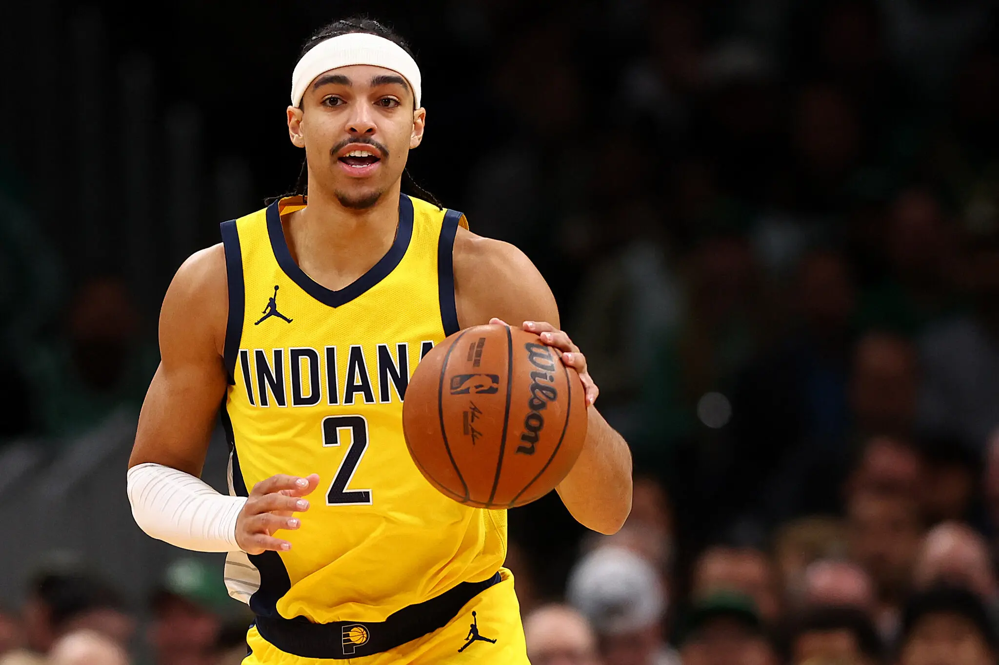 Foto de Andrew Nembhard, jogador do Indiana Pacers, durante jogo da NBA