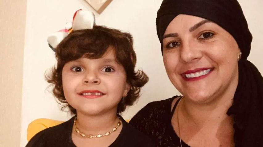 Mãe e filha fazem tratamento para câncer