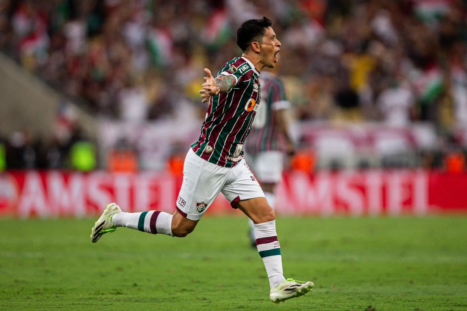 O Fluminense derrotou a equipe do Boca Juniors pelo placar de 2 a 1 e conquistou seu primeiro título da competição continental