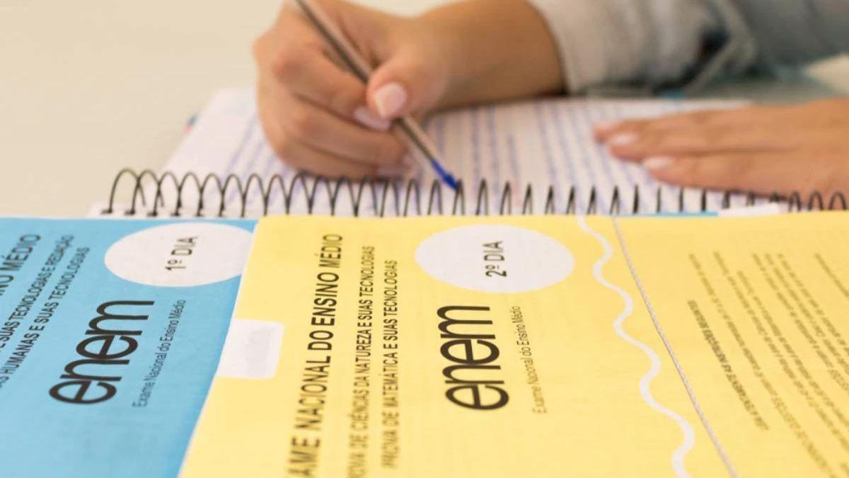 Imagem ilustrativa de cadernos do Enem