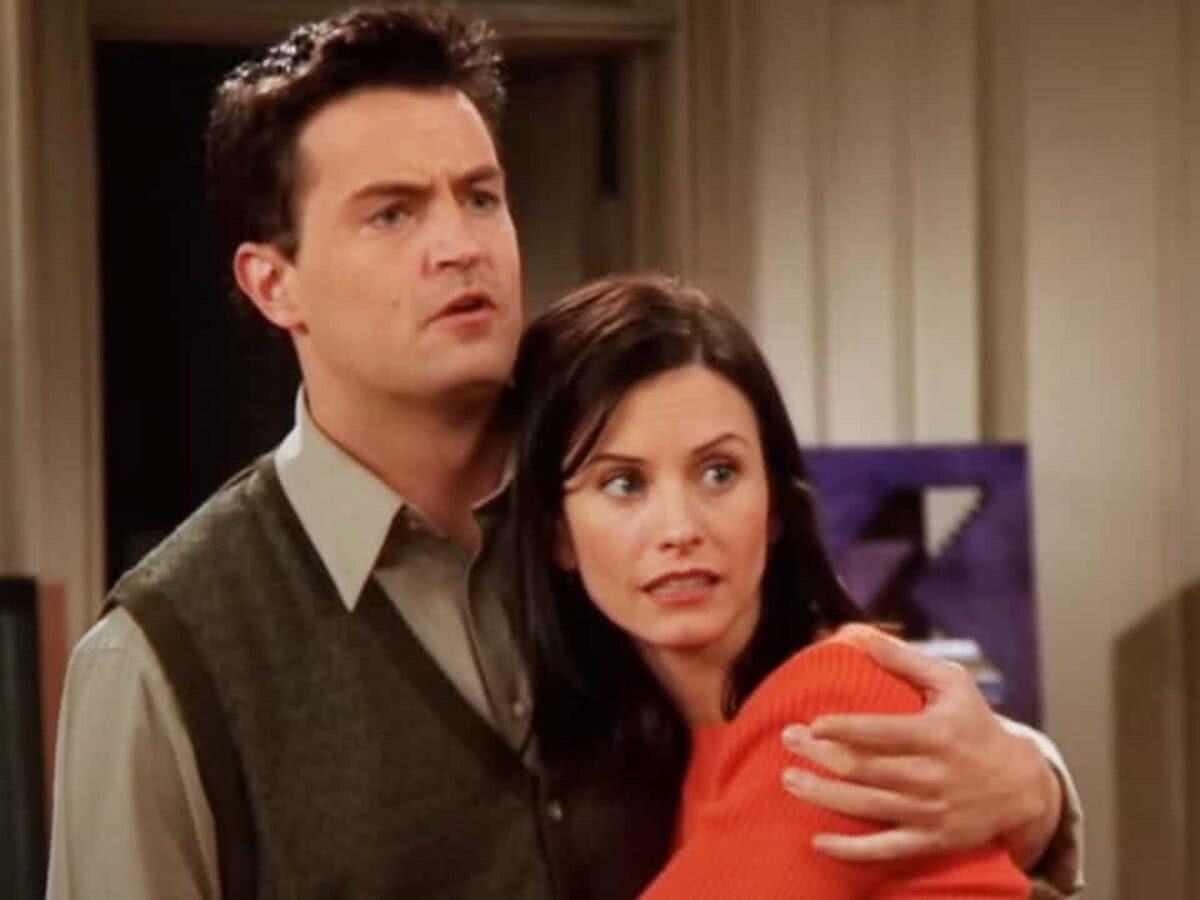 Chandler iria trair Monica, mas Matthew Perry pediu a roteiristas