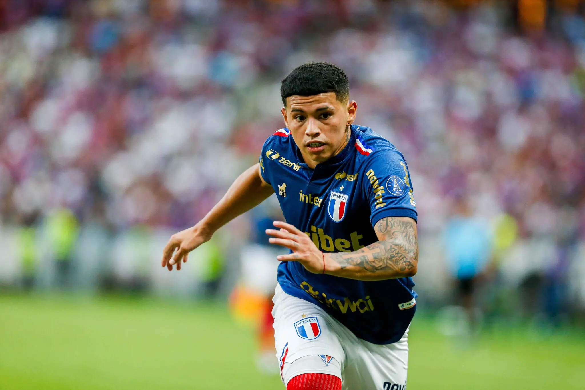 Foto de Machuca, jogador do Fortaleza, durante jogo da Série A