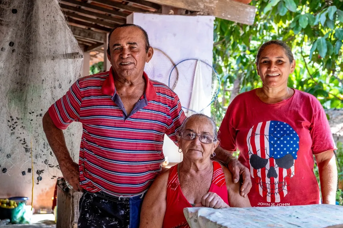 O ofício da pesca e o amor pelo território foram passados de pai e mãe para filha. Na foto, os pais de Silvia, José Emílio de Aquino, de 71 anos, o “Rouxinol
