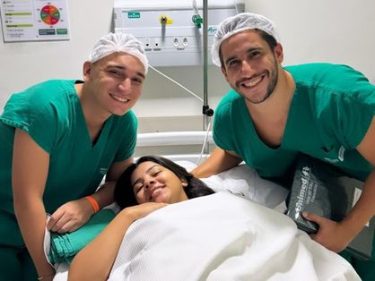 Ary Mirelle e João Gomes no hospital após cirurgia da influenciadora