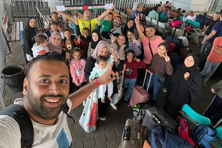 Grupo em processo de repatriação é formado por 22 brasileiros e 10 palestinos em processo de imigração; 17 dos repatriados são crianças