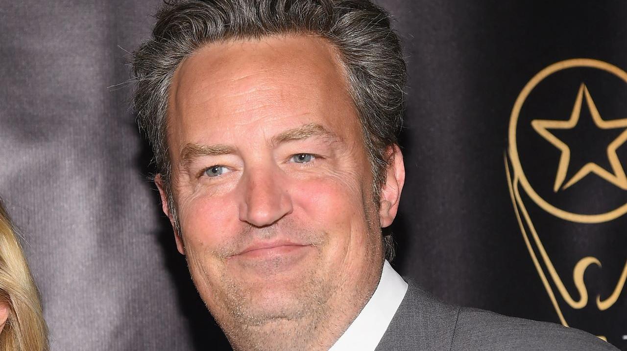 Ex-noiva de Matthew Perry se pronuncia sobre a morte do ator. Veja