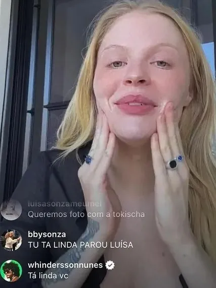 Tá linda você”, escreveu o comediante nos comentários da live