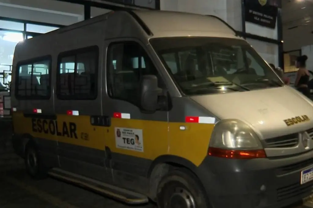 van escolar em que criança de 2 anos morreu após ser esquecida em São Paulo