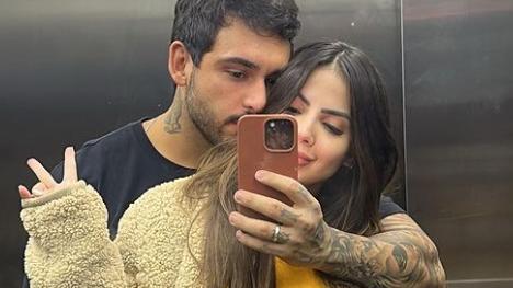 João Hadad e Luana Andrade tiram foto em elevador
