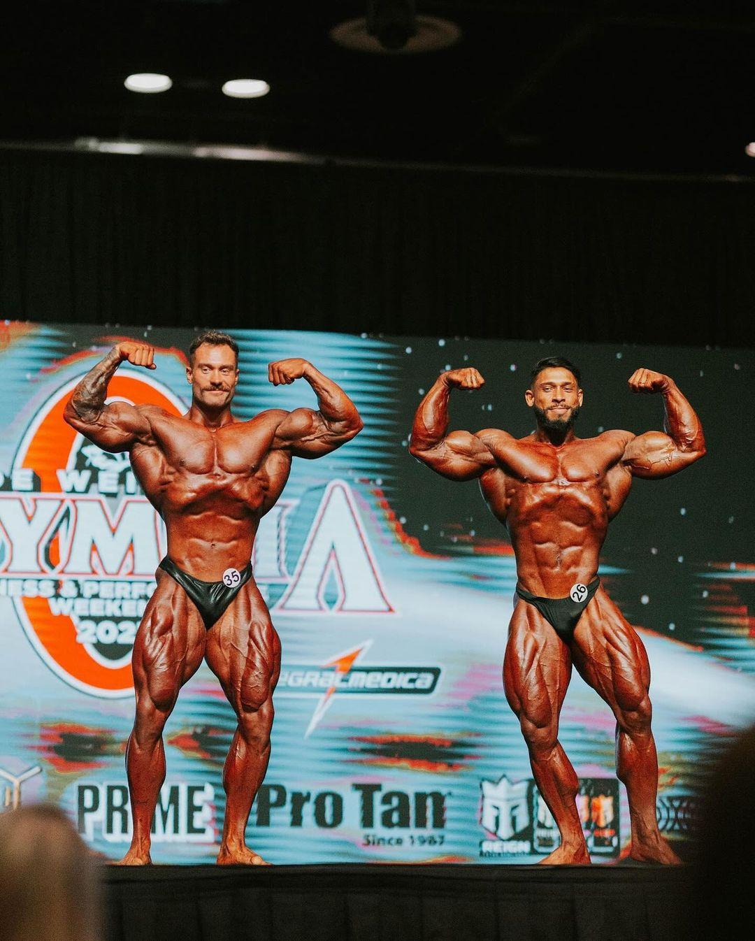 Foto de CBum e Ramon Dino no Mr. Olympia