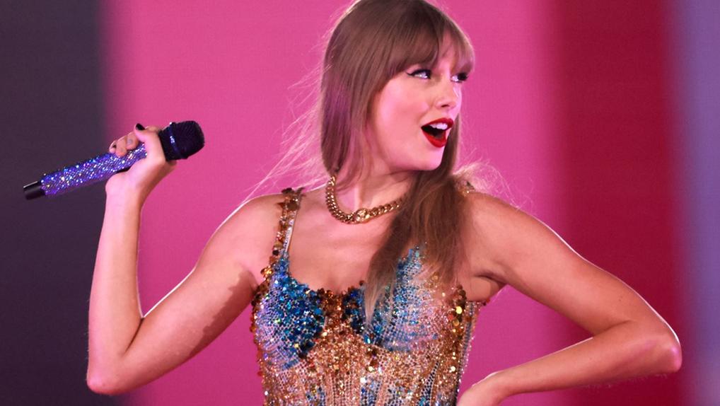 Taylor Swift cantando na 'The Eras Tour'