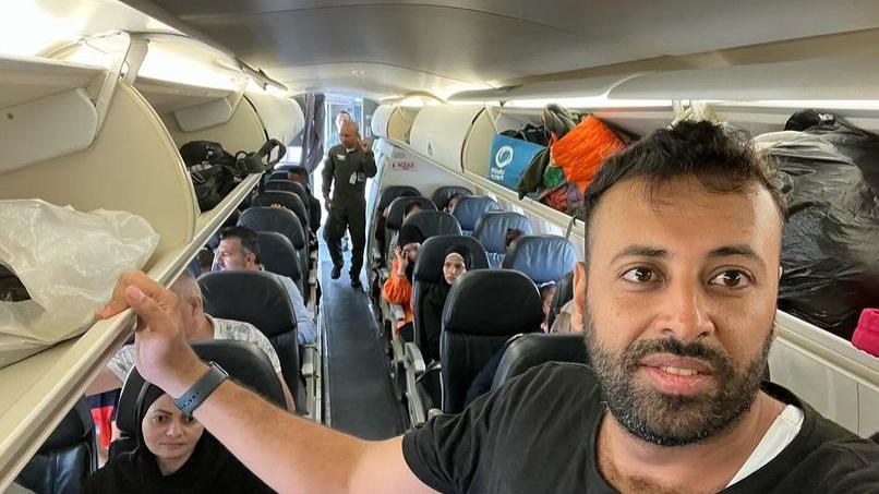 Hasan Rabee no avião