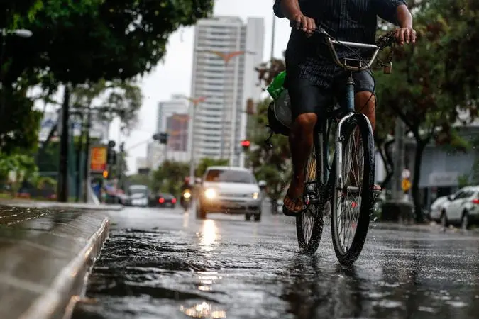 Alagamento na Avenida Heráclito Graça