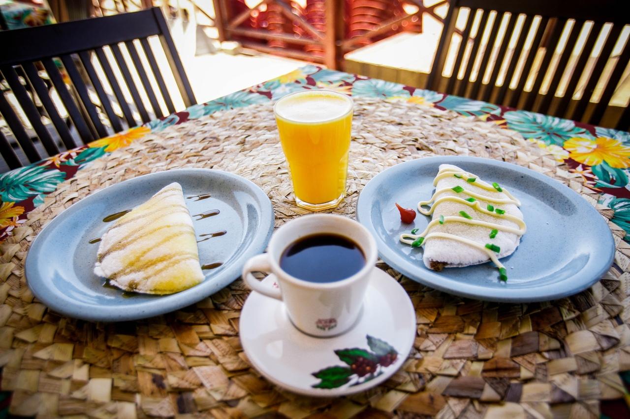 Café e suco acompanham deliciosas tapiocas no Samburá, na Sabiaguaba