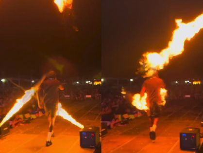 Imagem do rapper Djonga sendo atingido por fogo durante show