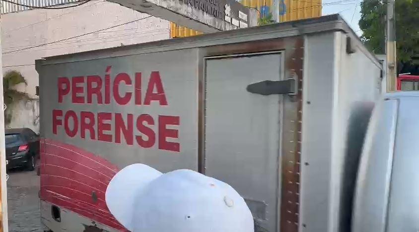 Carro da Pefoce saindo do posto