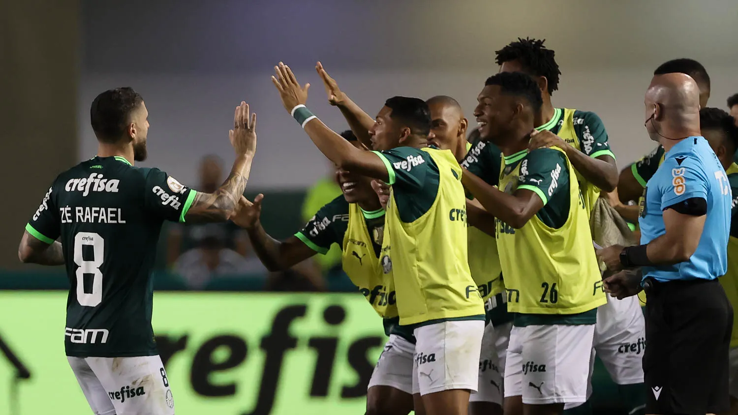 Atualmente, Palmeiras ocupa a primeira posição do campeonato.