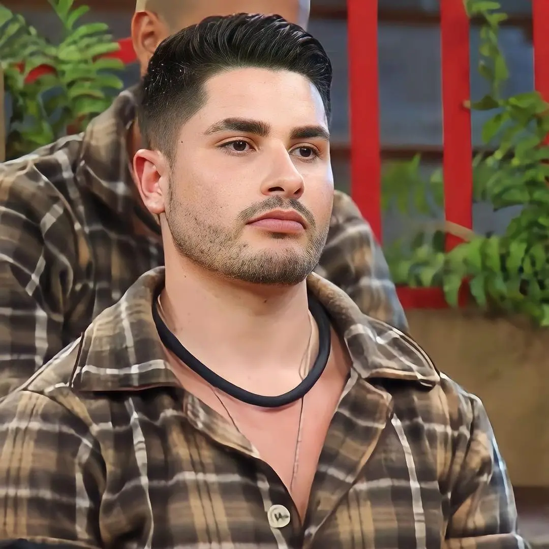 lucas souza em noite de votação em a fazenda