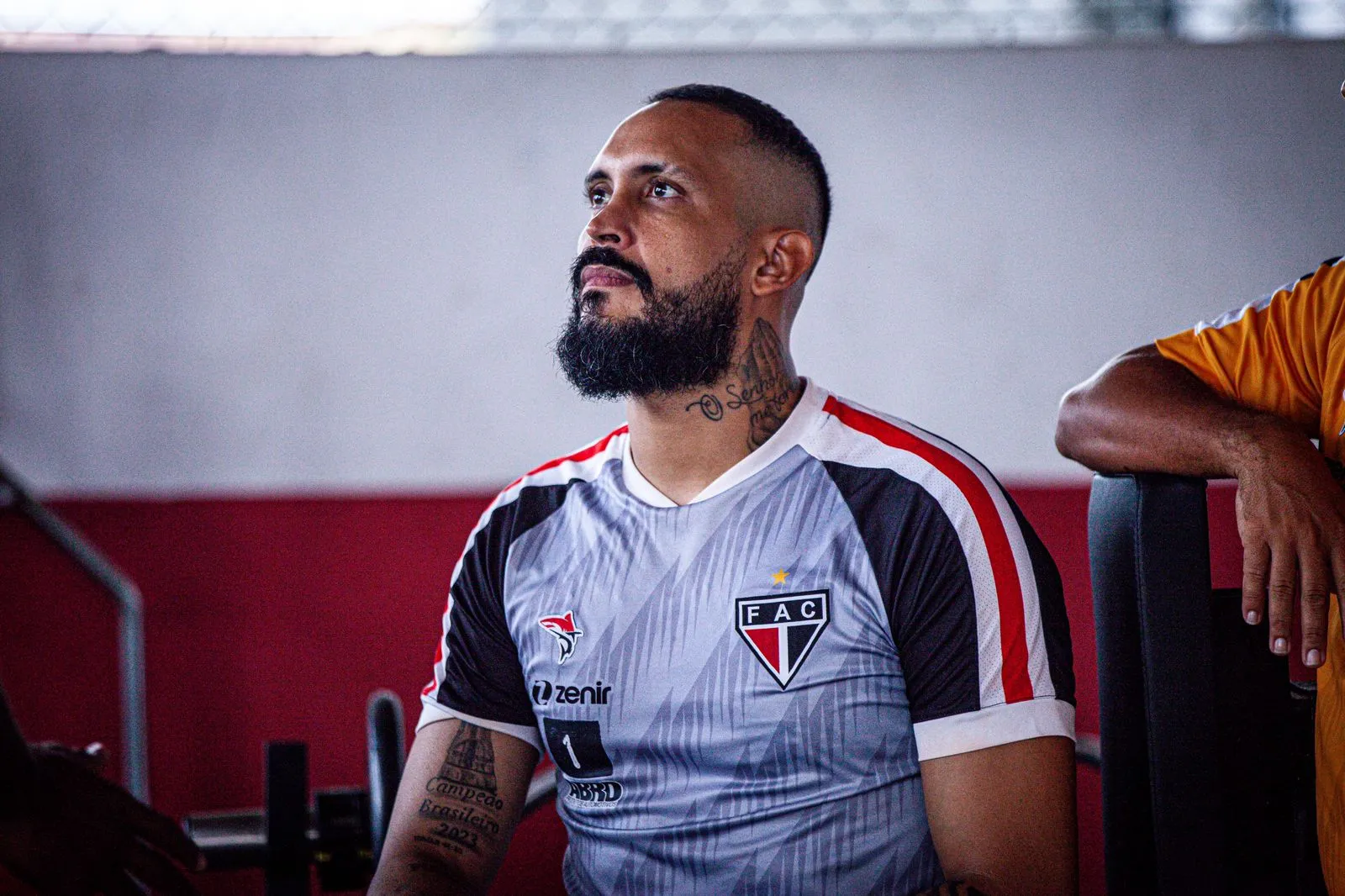 O goleiro Douglas Dias, um dos destaques da temporada de 2023 com o título da Série D, é um dos remanescentes