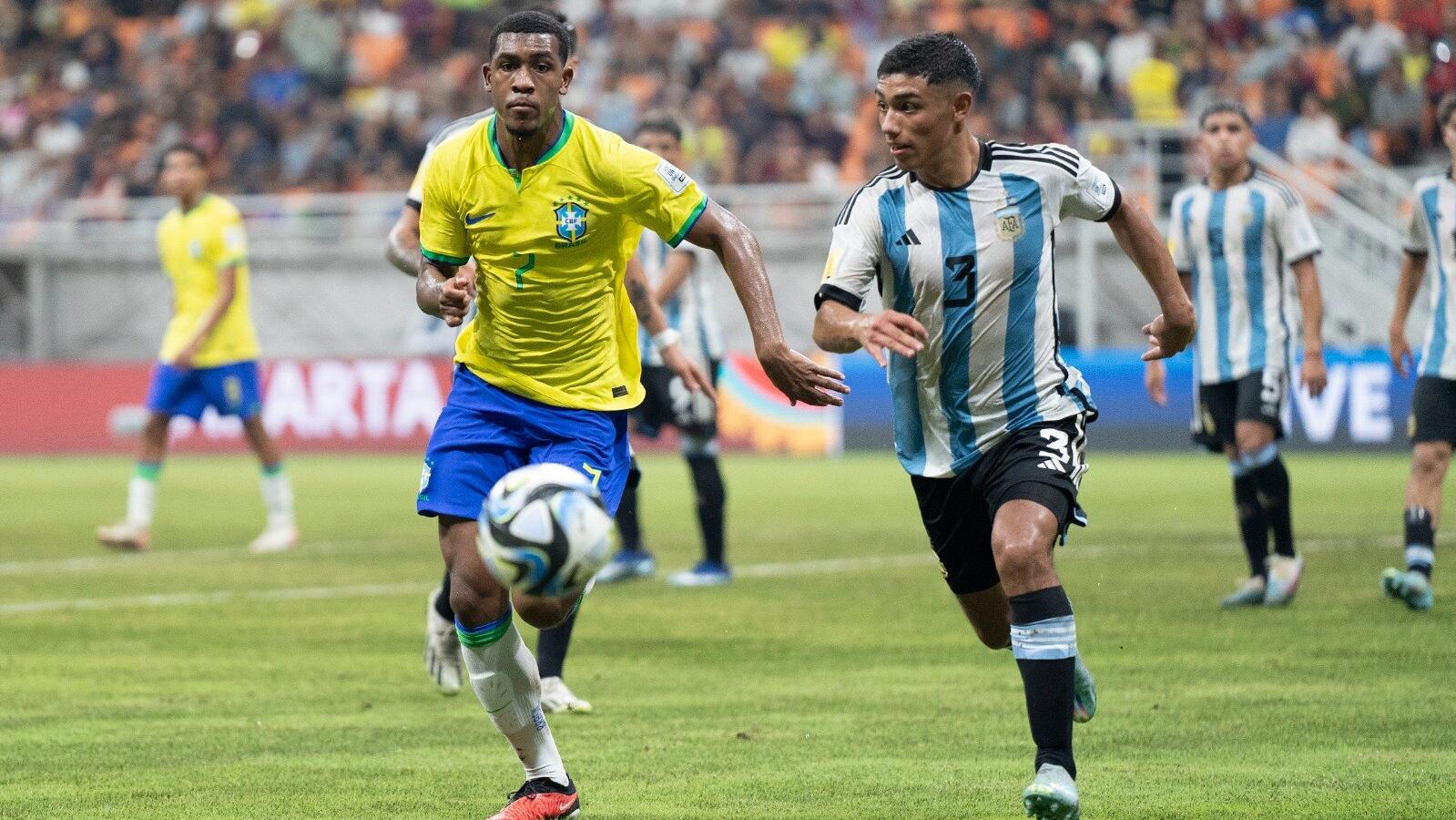 Seleção Brasileira leva sacudida da Argentina e se despede da Copa