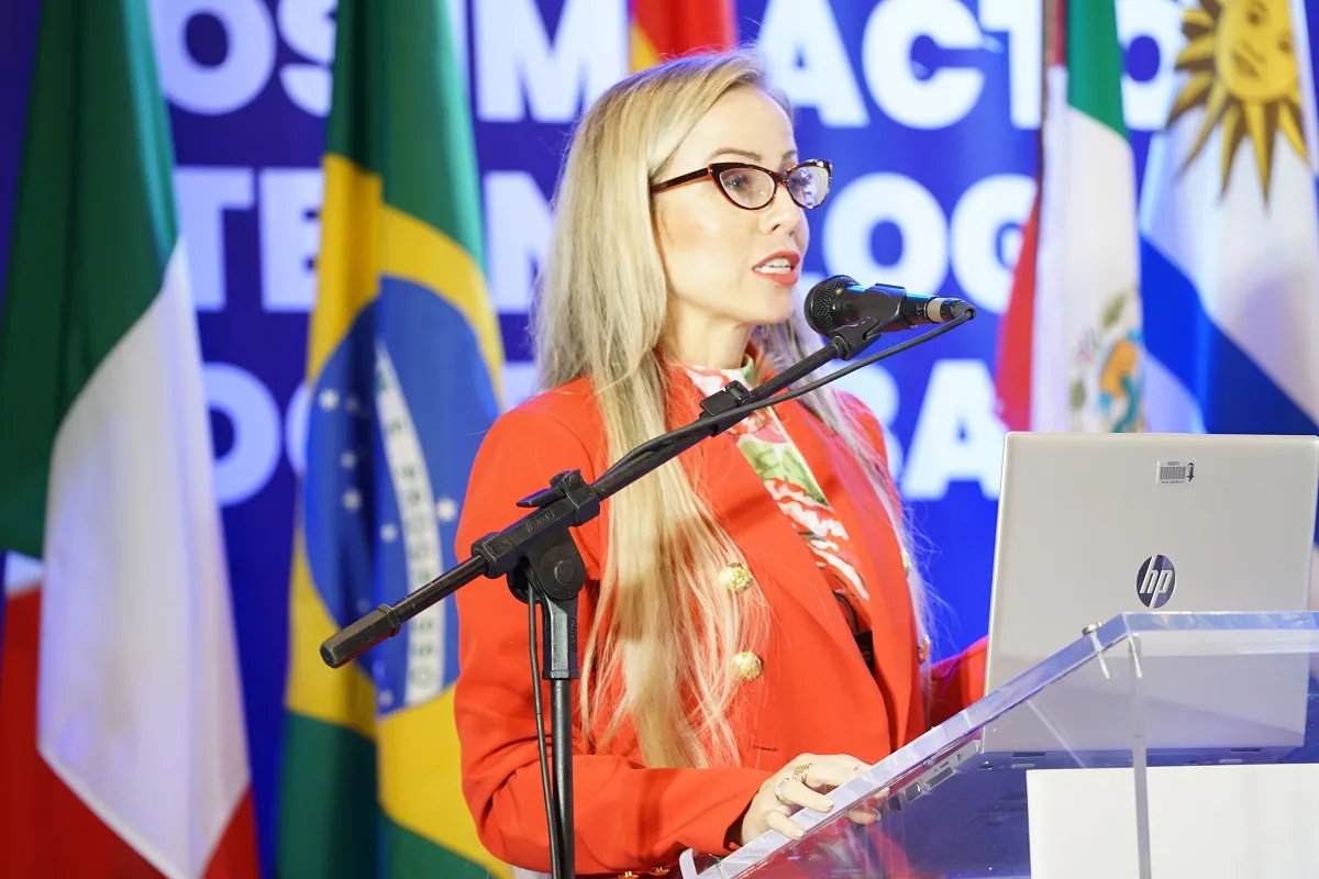 Segundo a Sivolella, há mais de 100 ferramentas de IA em utilização no Poder Judiciário do Brasil