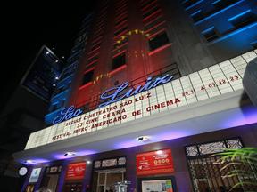 fachada do cineteatro são luiz, com indicação do festival cine ceará no letreiro