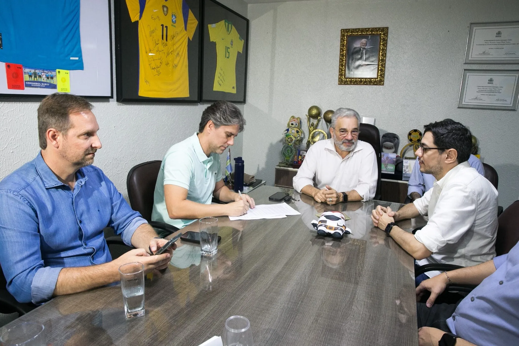 Ruy do Ceará assina o contrato de transmissão do Campeonato Cearense de 2024.