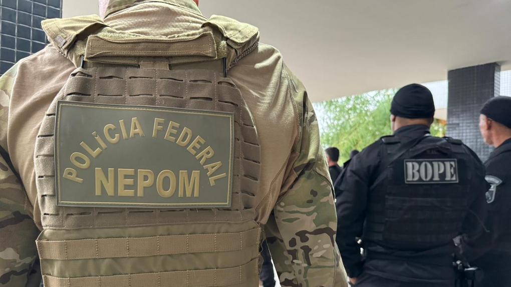 Policiais federais, civis e militares participaram da Operação DEFCON 4
