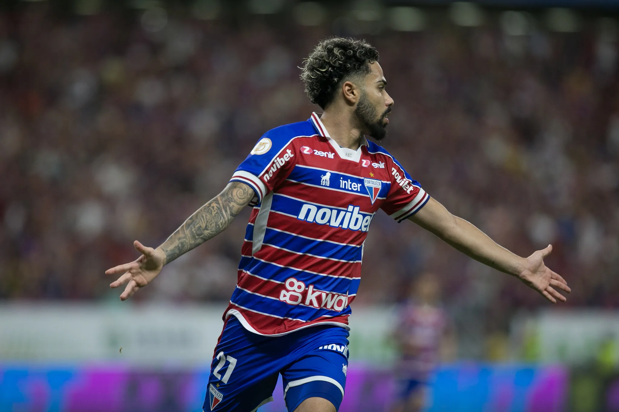 Meia comemora gol marcado contra o Palmeiras.