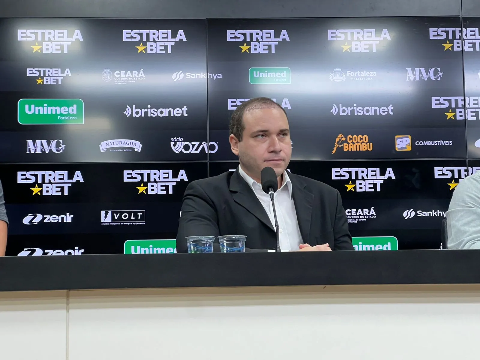 Haroldo Martins sendo apresentado como diretor de futebol do Ceará