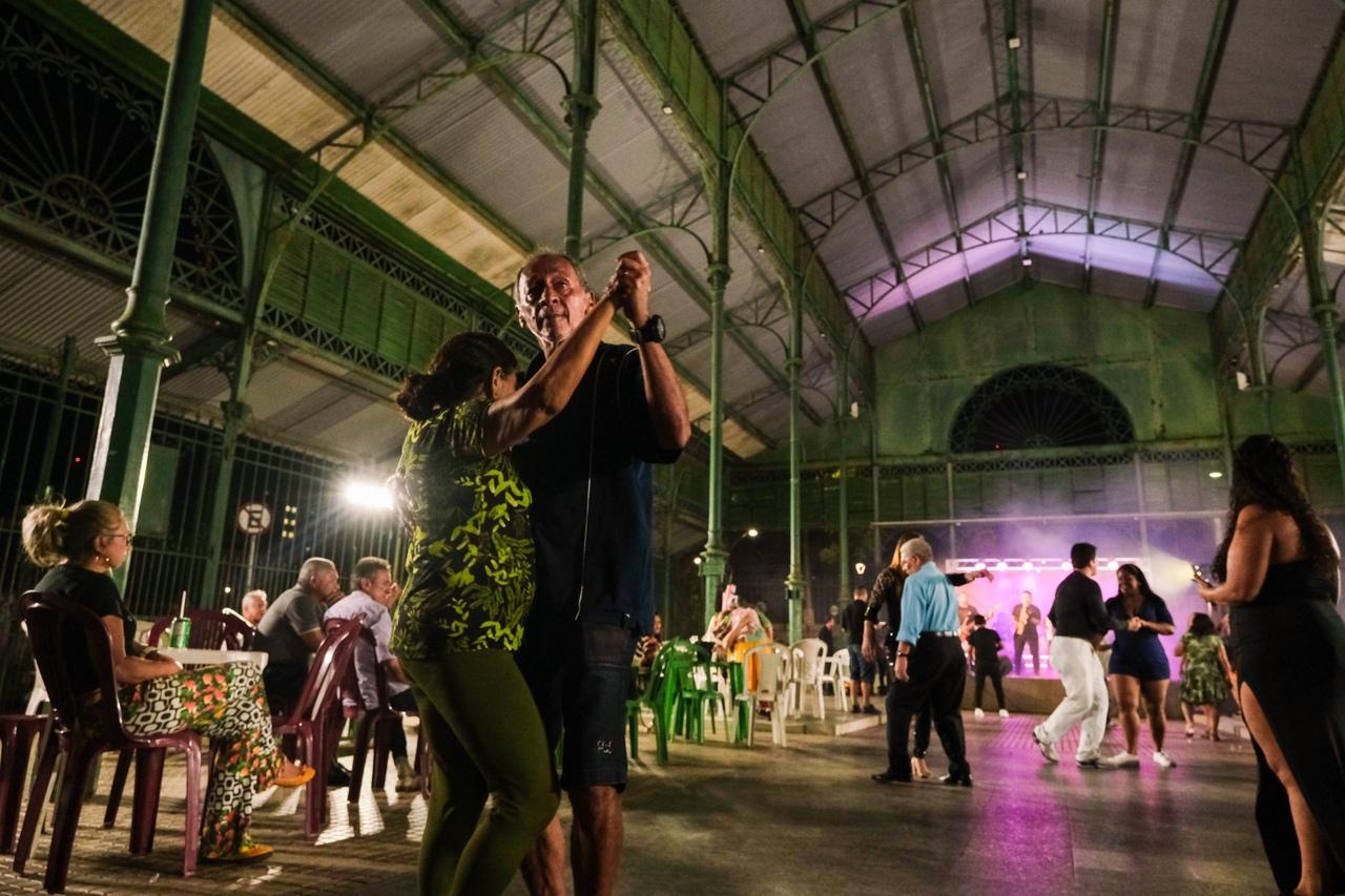 Projeto Sons do Mercado leva forró aos Pinhões às sextas, mas há música nos bares do entorno todos os dias