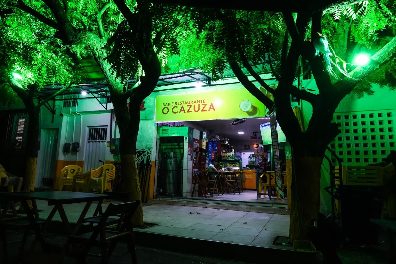 Além de bebidas e petiscos, Bar O Cazuza oferece almoço durante o dia
