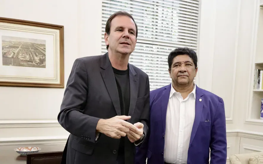 Eduardo Paes, prefeito do Rio de Janeiro, e Ednaldo Rodrigues, presidente  da CBF, em encontro para debater o acordo.