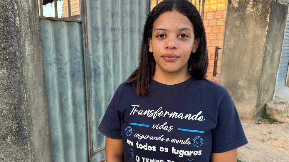 Maria Regina Pereira, estudante proibida de entrar em escola após levar filha de 3 anos em Roraima