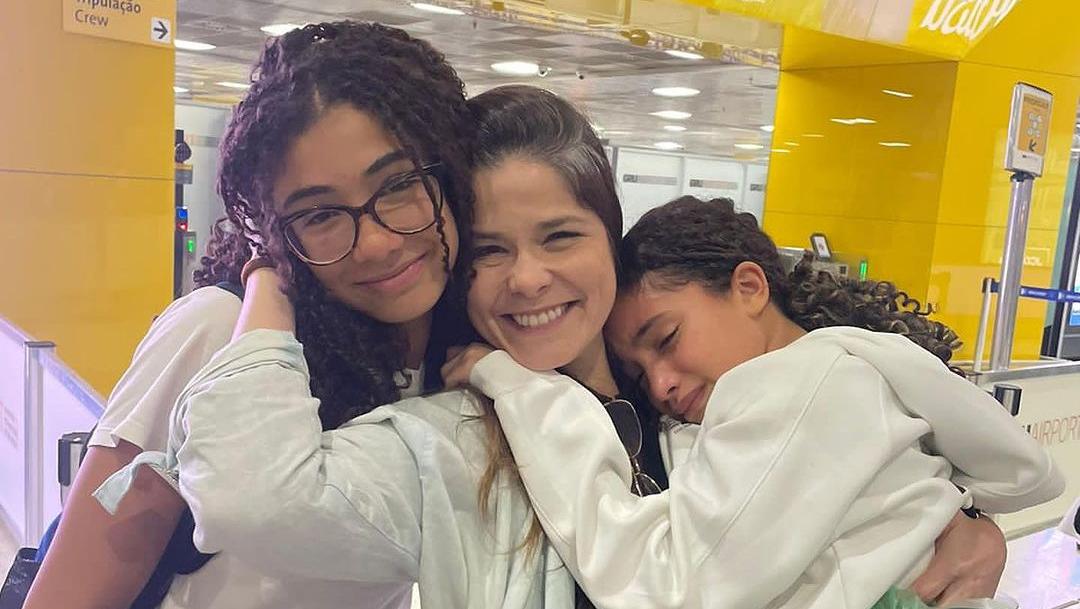 Samara Felippo se emociona ao contar que a filha foi morar nos EUA com o  pai - Zoeira - Diário do Nordeste